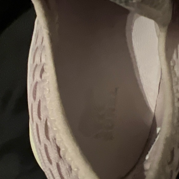 Sorel Cream Sneakers with Chunky Soles and Elastic Strap - Picture 5 of 6